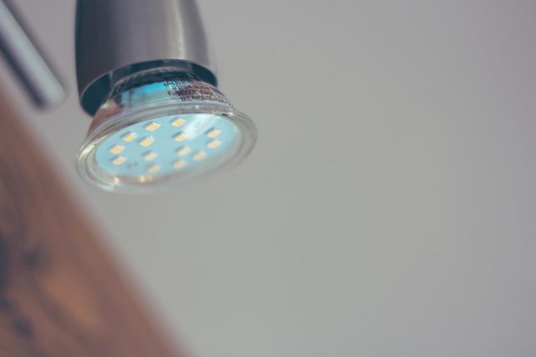 Co warto wiedzieć na temat opraw sufitowych LED?