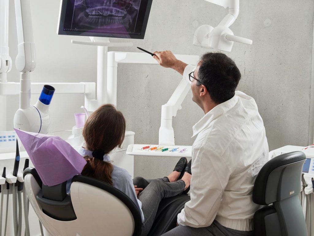 Jak wybrać dentystę do leczenia kanałowego?