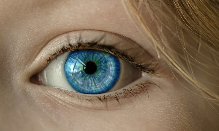 Jakie wady wzroku można skorygować za pomocą laserowej korekcji?