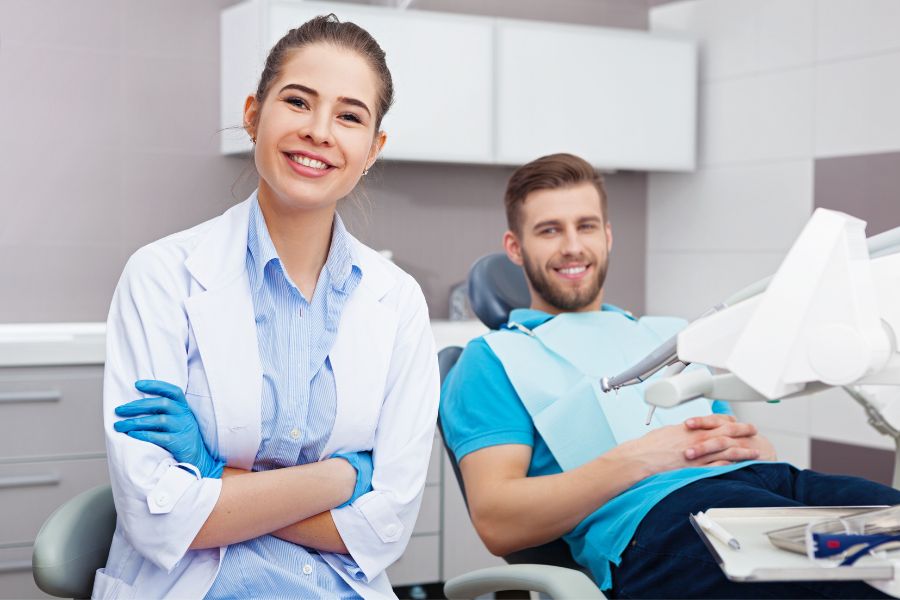 Przegląd stomatologiczny – jak przebiega i jak często go robić?